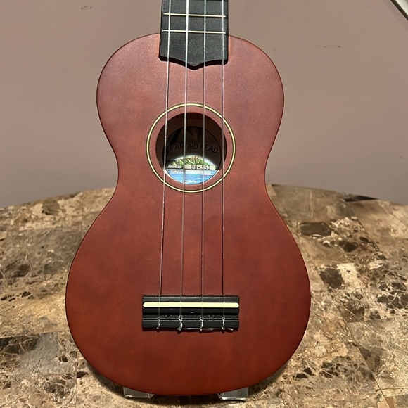 Diamond Head DU-150 Ukulele with SNARK Clip-on Tuner - Picture 5 of 16